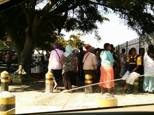 The queue outside the SASSA office at Athlone Civic Centre. By Margo Fortune