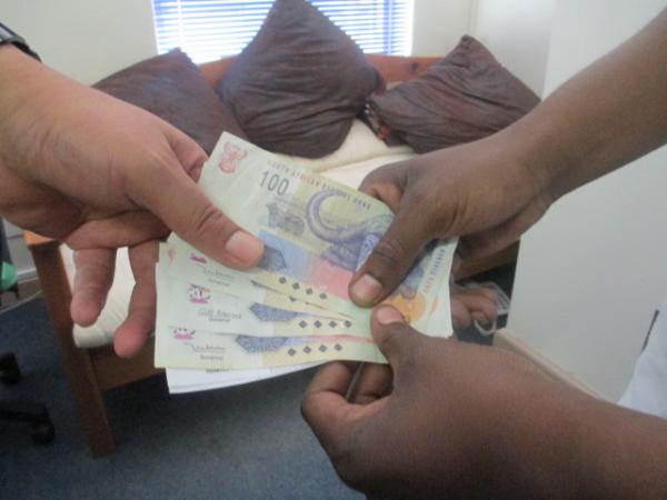 Picture of money being handed over, Picture by Nokubonga Yawa.