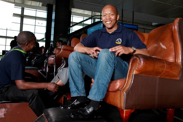 Who is behind the airport shoe shine business GroundUp