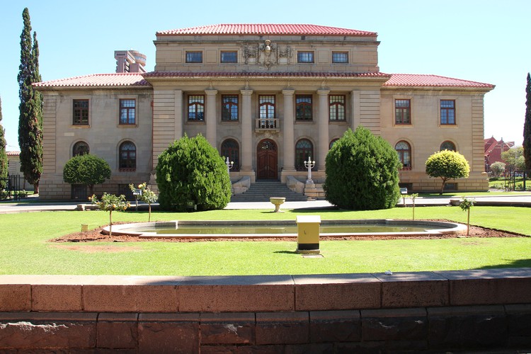 Photo of the court building