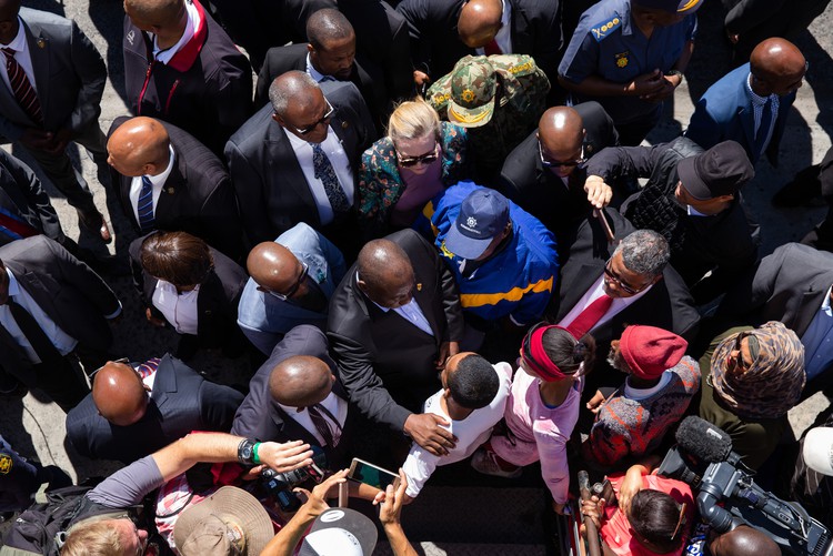 Photo of President Ramaphosa speaking to a Hanover Park resident