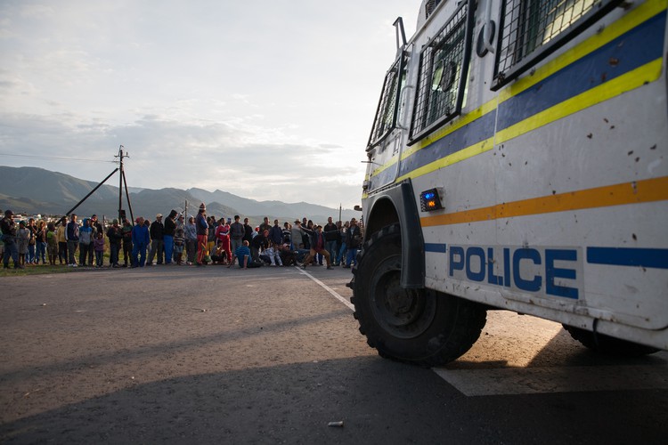 Grabouw community protests for increased wages for farm workers