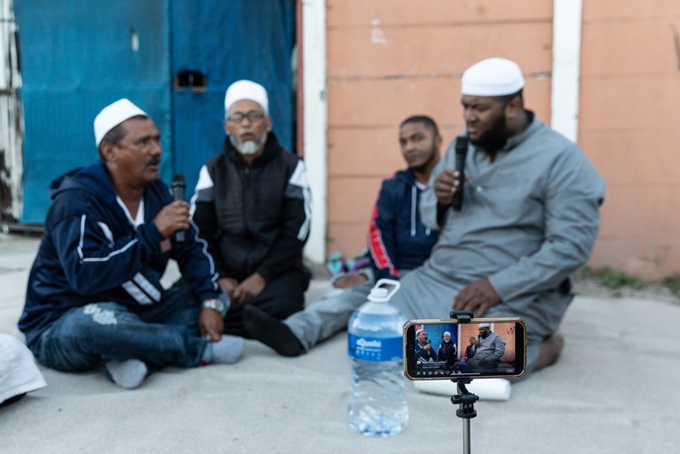 mens saying prayers