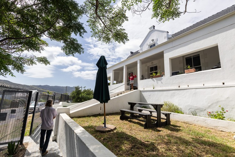 Summary image for article