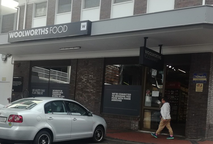 Photo of Woolworths shop front