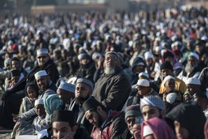 Photo of large Eid prayers crowd