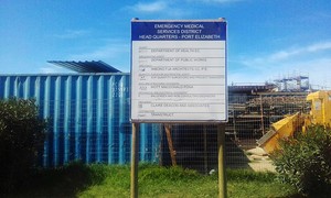 Photo of sign in front of hospital wing under construction