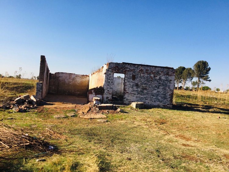 Photo of a ruined building