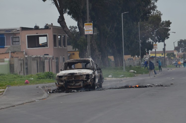 This car was set alight near the clinic in Nyanga. Photo: Nombulelo Damba-Hendrik