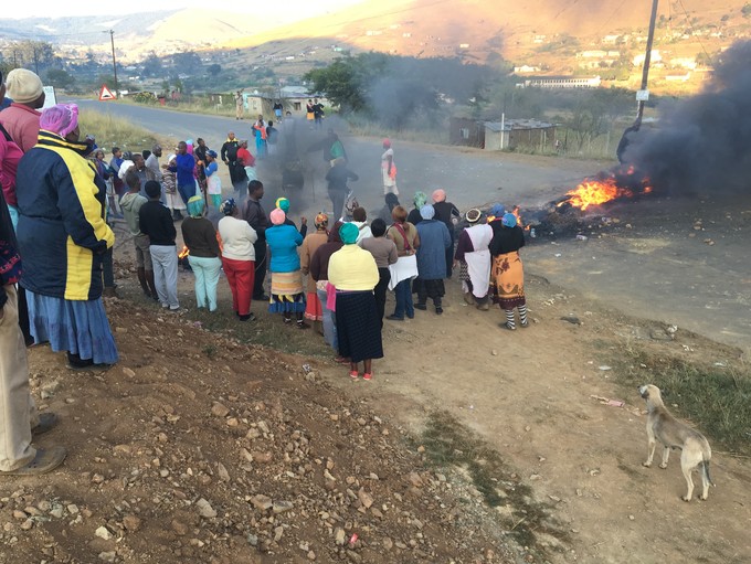 Photo of protesters blocking road with burning tyres