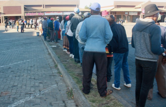 Photo of a long queue
