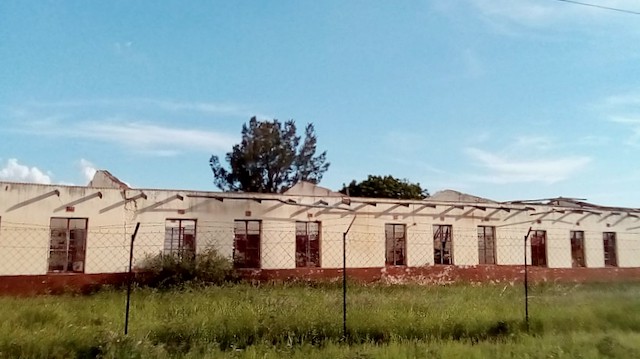 Photo of school building without a roof