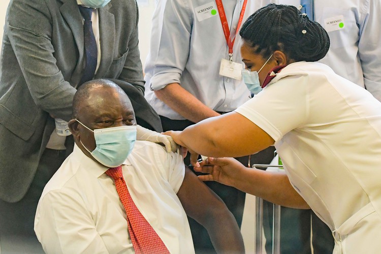 Photo of President Ramaphosa getting vaccinated