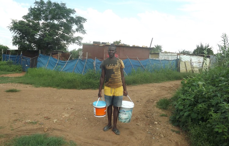 Single mom has to walk 5km to buy drinking water