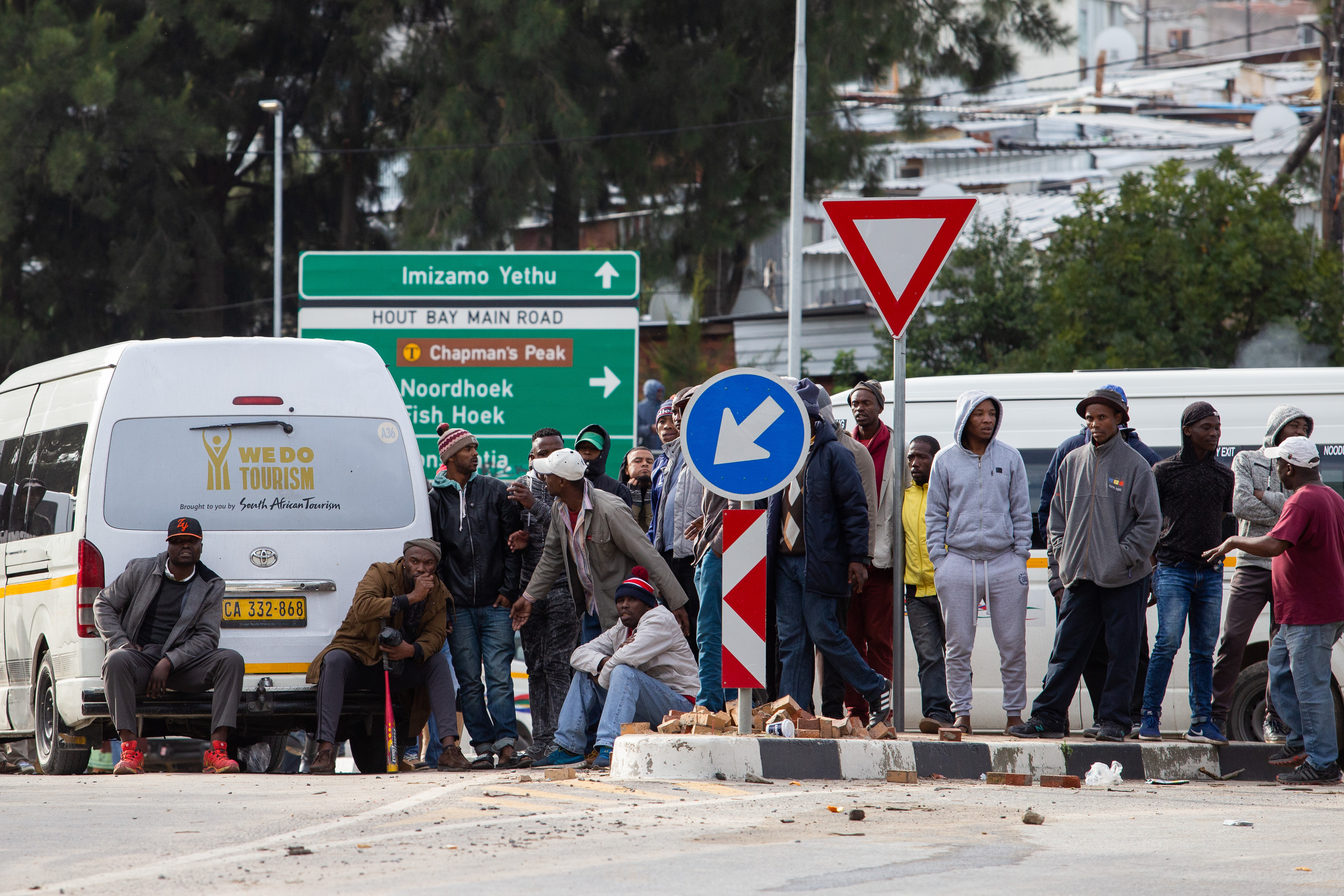Hout Bay roads blocked in taxi |